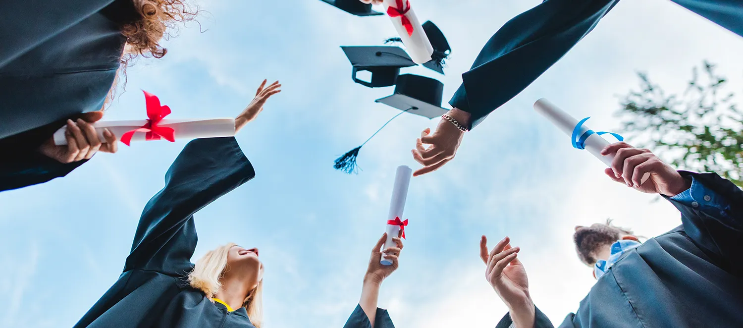 Studenten bei ihrer Abschlussfeier