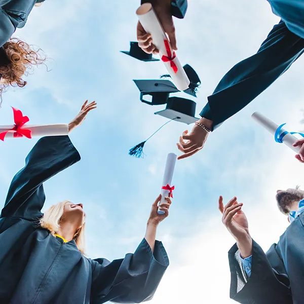 Studenten bei ihrer Abschlussfeier